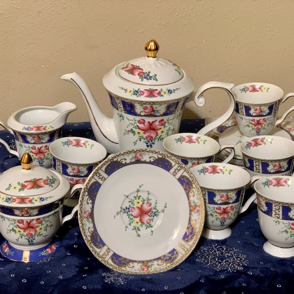 Sorelle Tea Set - Picture 2 of 3